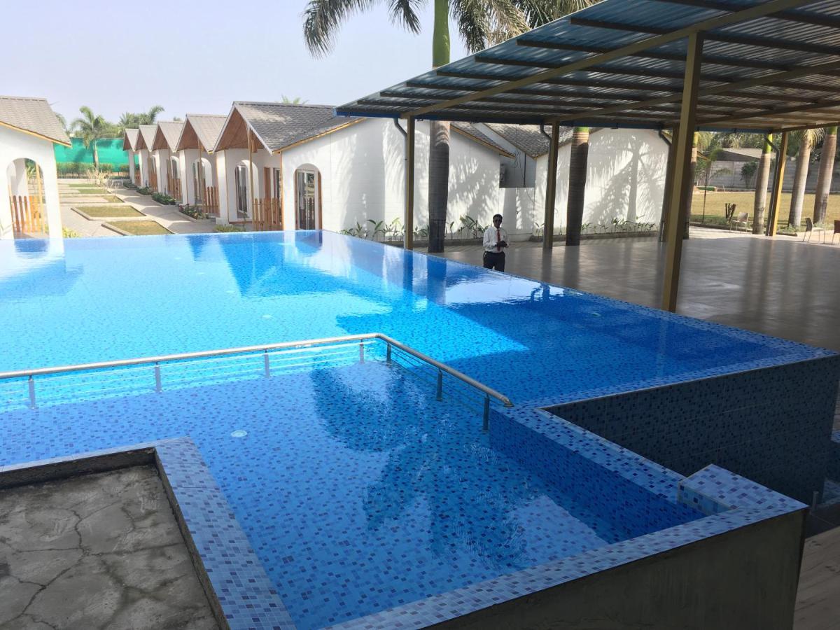 Vits Daman Devka Beach ภายนอก รูปภาพ